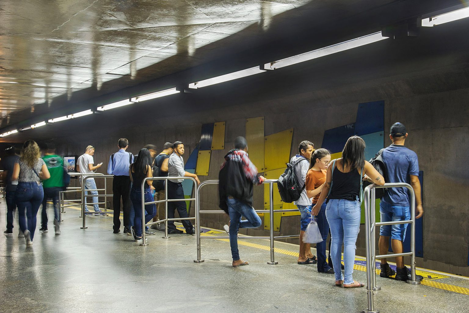 Tiroteio na estação São Bento do metrô deixa cinco feridos, incluindo criança